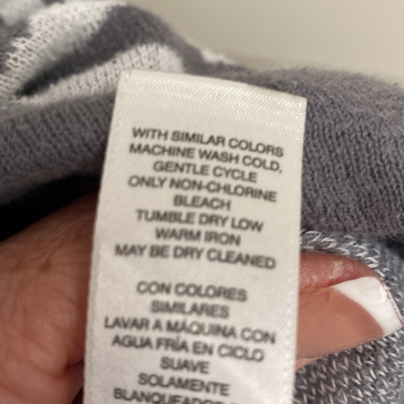 Chico's Sweater Women’s 3/XL Marble printed lightweight Pullover silver thread - Picture 11 of 11